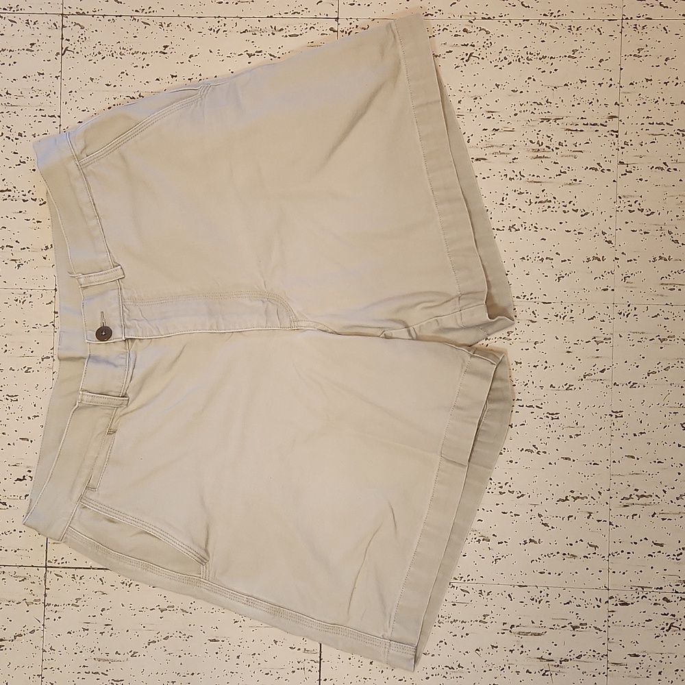 Patagonia Cream Tan Wide Leg Cargo Style Casual Dress Shorts Vintage Y2K